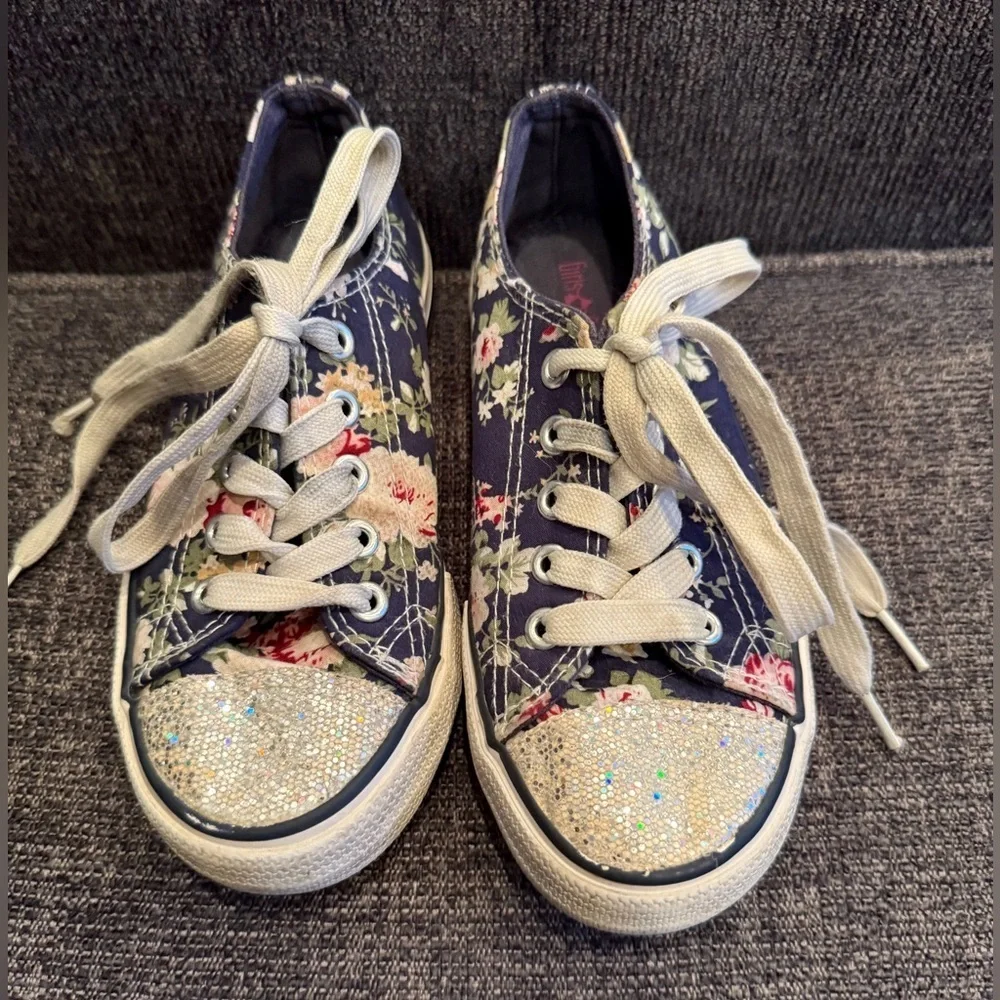 GIRLS ATTITUDE Floral Canvas Sneaker with Glitter Toe/size MEX 20 (13US)